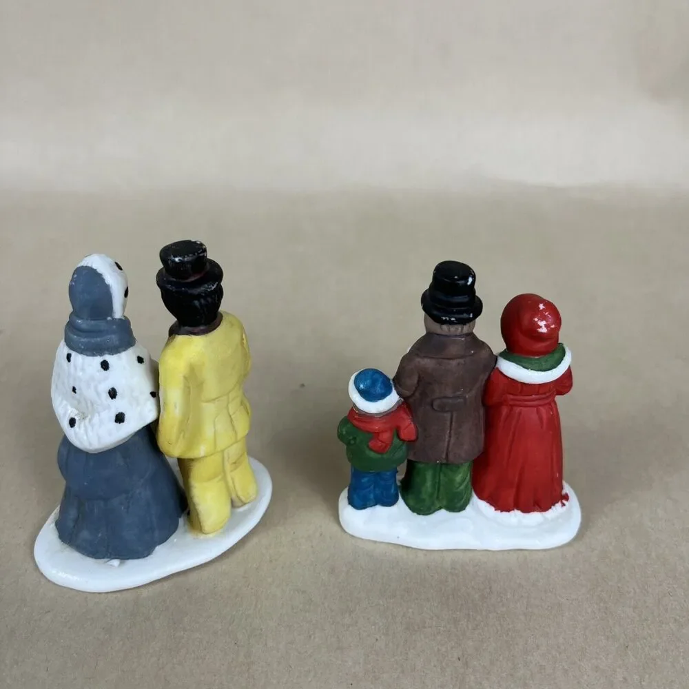 Christmas Victorian‎ Village Collectible “Clothiers Shop” And 2 Figurines